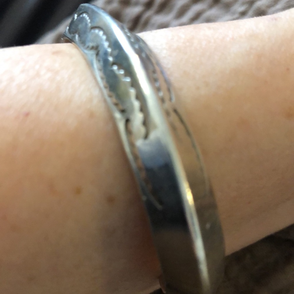Gorgeous vintage sterling silver cuff bracelet - Picture 8 of 11